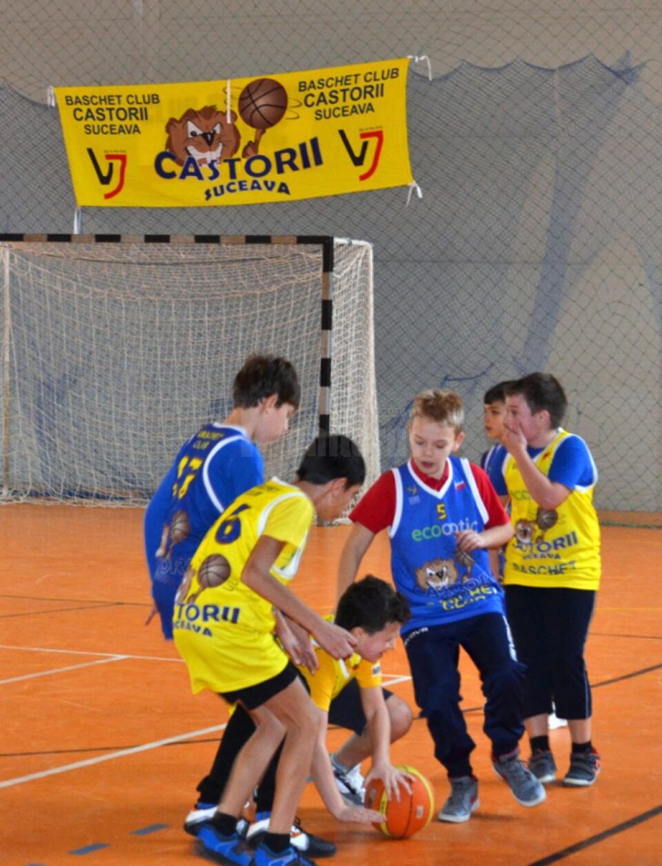 Copiii și părinții au jucat baschet la Cupa Moș Crăciun