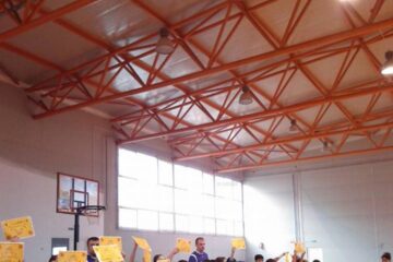 Copiii și părinții au jucat baschet la Cupa Moș Crăciun