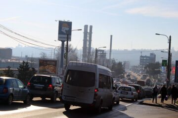 Haos în sensul giratoriu de la Dedeman, paralizat de traficul dirijat pe acolo de o serie de restricții recent impuse