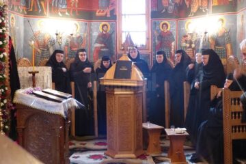 Ca în fiecare an, pe 18 decembrie, de Sfântul Cuvios Daniil Sihastrul, este hram la Mănăstirea Voroneț