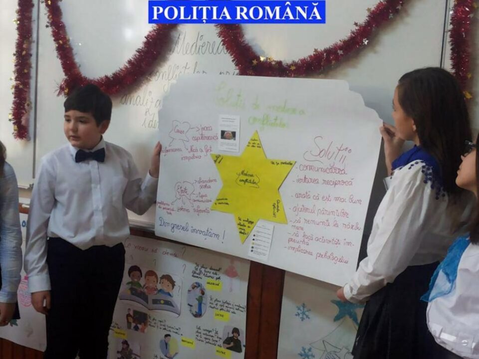 Polițiștii suceveni au desfășurat, săptămâna trecută, mai multe activități de prevenire a violenței în mediul școlar