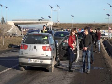 Un copil rănit după o tamponare în lanț între patru mașini, provocată de un șofer grăbit