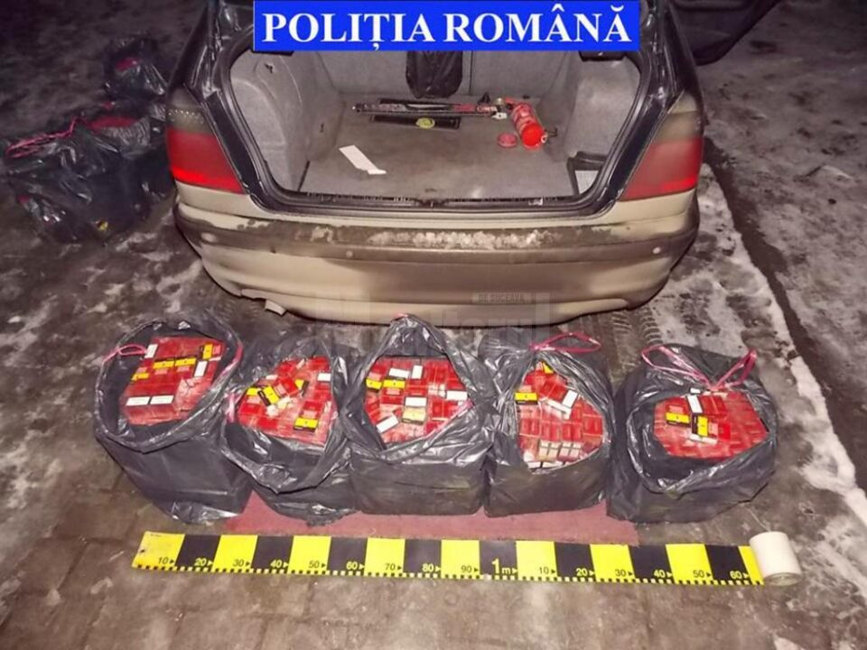 Portbagajul BMW-ului era plin cu cartușe cu țigări