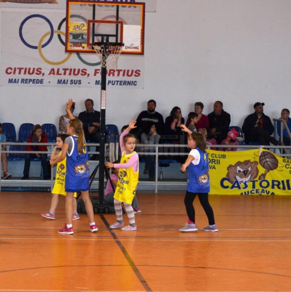Copiii și părinții au jucat baschet la Cupa Moș Crăciun