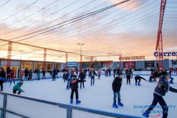 ”Satul lui Moș Crăciun”, în parcarea Shopping City Suceava