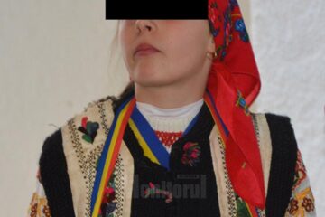 Fetița cu pancartă la gât, cu mesaj pentru Nechifor