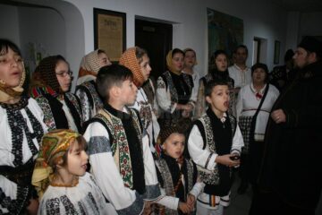 Colindători de la Mitocu Dragomirnei, la redacția Monitorului de Suceava