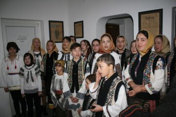 Colindători de la Mitocu Dragomirnei, la redacția Monitorului de Suceava