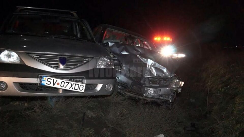 Cele două autoturisme implicate în accident
