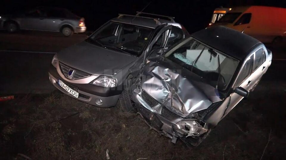 Cele două autoturisme implicate în accident