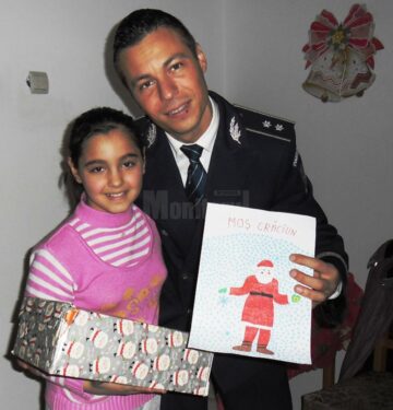 Copiii părintelui Saftiuc de la Dolhasca au primit cadouri de la polițiști