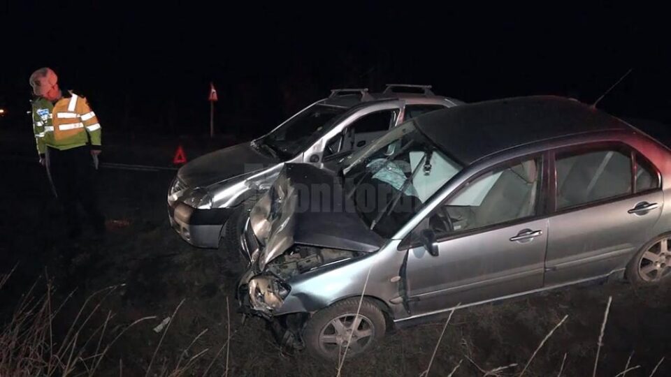 Cele două autoturisme implicate în accident