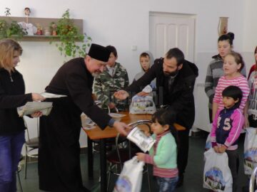 Copiii și tinerii de la Centrul de plasament Solca au primit daruri, în prag de sărbători