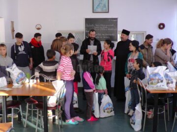 Copiii și tinerii de la Centrul de plasament Solca au primit daruri, în prag de sărbători