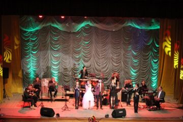 Concert magic de Crăciun oferit sucevenilor de artiștii Mirel Manea, Vlad Miriță și Viorica Macovei