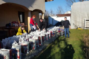 Grupul de inițiativă „Uniunea pentru Rădăuți”, din care face parte și Asociația „Trup, Minte, Suflet”, s-a implicat în preajma Crăciunului, la fel ca și anul trecut, în organizarea unor acțiuni caritabile în municipiul Rădăuți