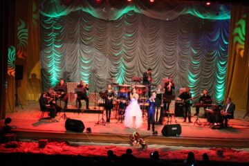 Concert magic de Crăciun oferit sucevenilor de artiștii Mirel Manea, Vlad Miriță și Viorica Macovei