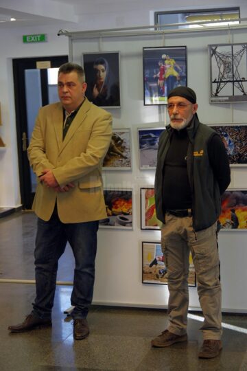 Graficianul Ovidiu Ambrozie Bortă - BOA și artistul fotograf sucevean Victor T. Rusu