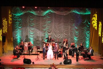 Concert magic de Crăciun oferit sucevenilor de artiștii Mirel Manea, Vlad Miriță și Viorica Macovei