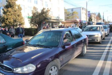 Număr record de spectatori la spectaculoasa paradă a datinilor și obiceiurilor de iarnă