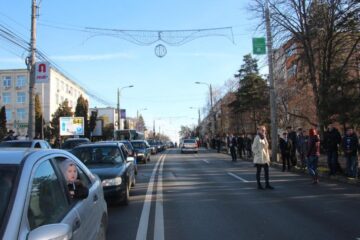 Număr record de spectatori la spectaculoasa paradă a datinilor și obiceiurilor de iarnă