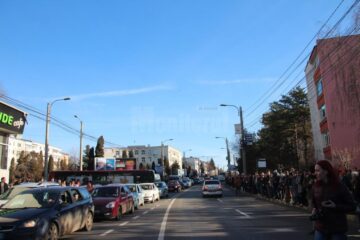 Număr record de spectatori la spectaculoasa paradă a datinilor și obiceiurilor de iarnă