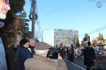 Număr record de spectatori la spectaculoasa paradă a datinilor și obiceiurilor de iarnă