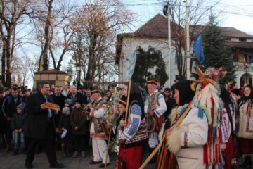 Colindătorii primesc colaci