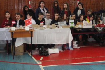 Expoziție gastronomică cu mâncăruri tradiționale fiecărei minorități