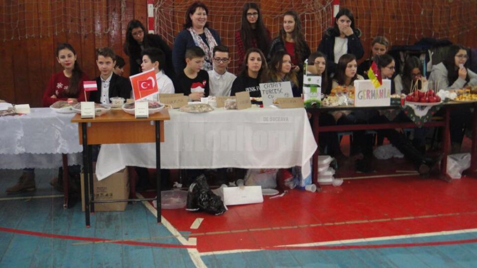 Expoziție gastronomică cu mâncăruri tradiționale fiecărei minorități