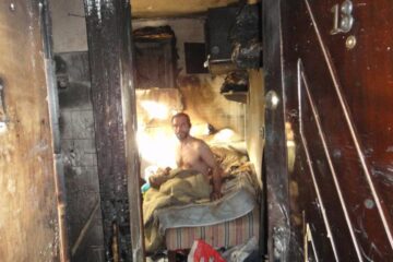 Ușa locuinței a fost forțată la momentul intervenției