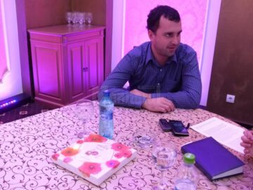 Un tânăr nevăzător din Suceava lucrează la Forumul European de la Bruxelles