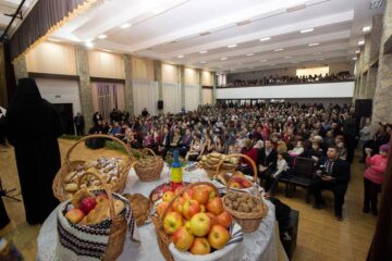 „Sfânta seară de Crăciun”, tradiție și caritate la Poiana Stampei