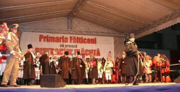 Mii de oameni din Fălticeni și din împrejurimi s-au bucurat de darul oferit de cetele de colindători