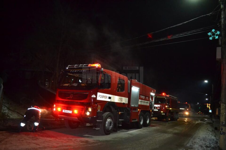Casă din Voroneț, în care erau cazați 18 turiști, cuprinsă de flăcări de Revelion