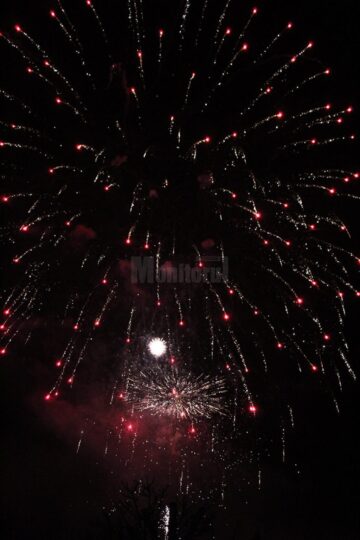 Fascinant spectacol de artificii la “Revelionul în aer liber” organizat de Primăria Suceava