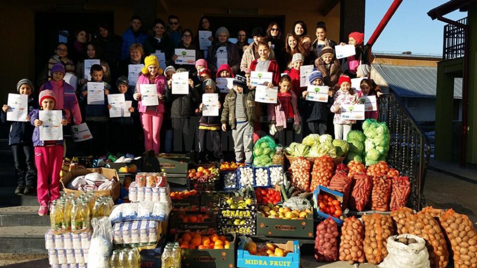 Surplusul de produse alimentare cumpărate a fost donat copiilor de la Așezământul „Sfântul Leontie” din Rădăuți Surplusul de produse alimentare cumpărate a fost donat copiilor de la Așezământul „Sfântul Leontie” din Rădăuți