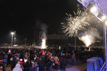 Fascinant spectacol de artificii la “Revelionul în aer liber” organizat de Primăria Suceava