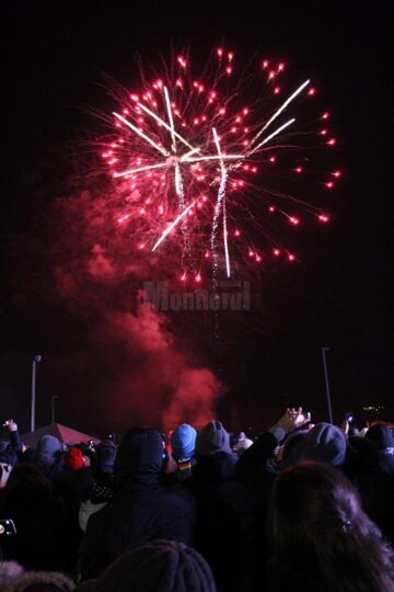 Fascinant spectacol de artificii la “Revelionul în aer liber” organizat de Primăria Suceava