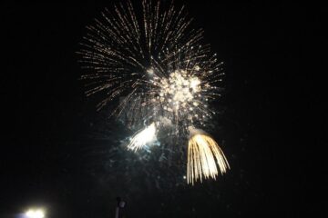 Fascinant spectacol de artificii la “Revelionul în aer liber” organizat de Primăria Suceava