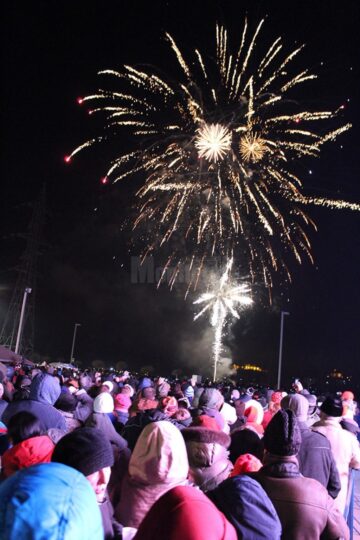 Fascinant spectacol de artificii la “Revelionul în aer liber” organizat de Primăria Suceava