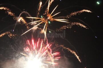 Fascinant spectacol de artificii la “Revelionul în aer liber” organizat de Primăria Suceava