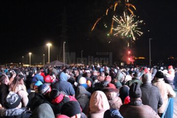 Fascinant spectacol de artificii la “Revelionul în aer liber” organizat de Primăria Suceava