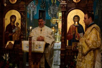 Humorenii au privegheat în ajunul Crăciunului