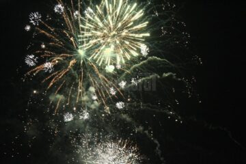 Fascinant spectacol de artificii la “Revelionul în aer liber” organizat de Primăria Suceava