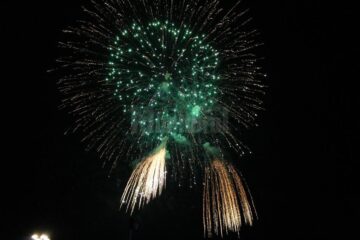 Impresionant foc de artificii pe cerul Sucevei, la trecerea în 2016