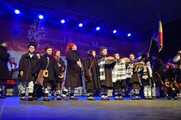 Grupul folcloric al Școlii Vatra Moldoviței a câștigat locul I la Festivalul de datini „Marmația”