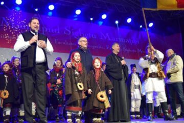 Grupul folcloric al Școlii Vatra Moldoviței a câștigat locul I la Festivalul de datini „Marmația”