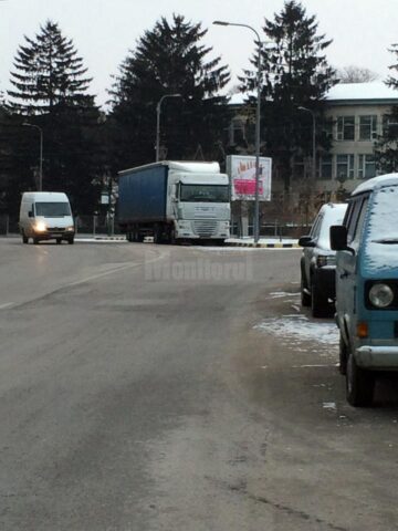 Amenzi pentru tirurile, camioanele și microbuzele parcate printre blocuri sau pe marginea străzilor