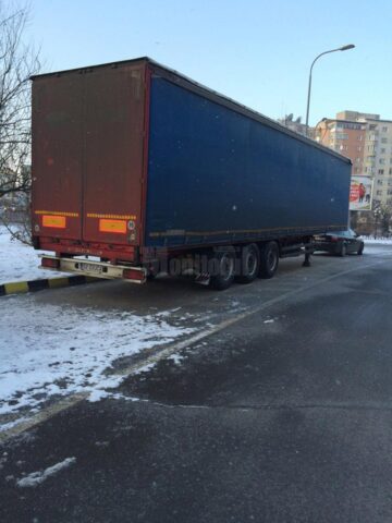 Străzile Sucevei, transformate în parcare de camioane